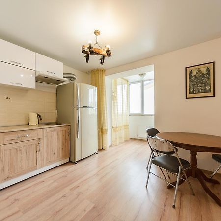 New Appartment Near Kyiv Airport Bagian luar foto
